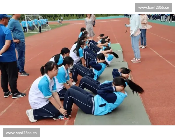 扳手腕比赛：力量与技巧的较量展现超凡力量与毅力的精彩瞬间